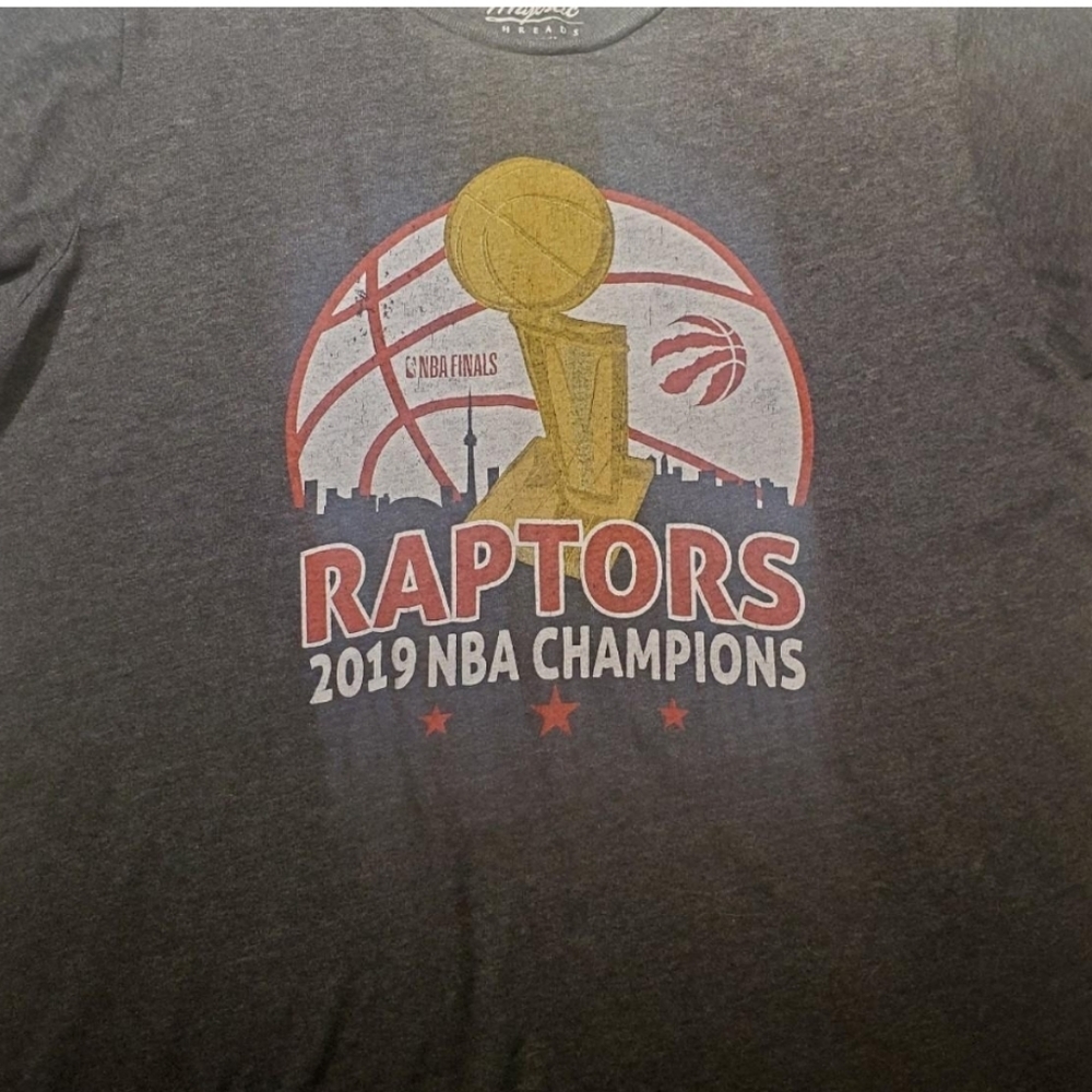 2019 Raptors NBA Champs tshirt, unisex size large